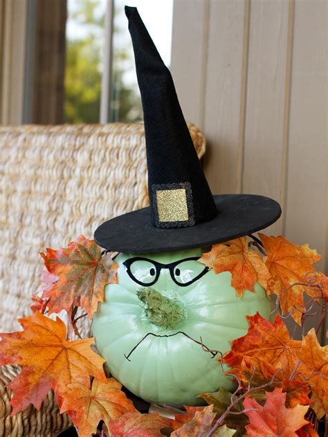 Brighten pumpkin with witch hat